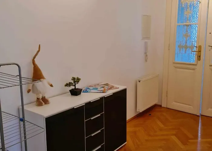 And Round 3 Minutes To Shopping Center And Schoenbrunn Palace Apartamento Viena