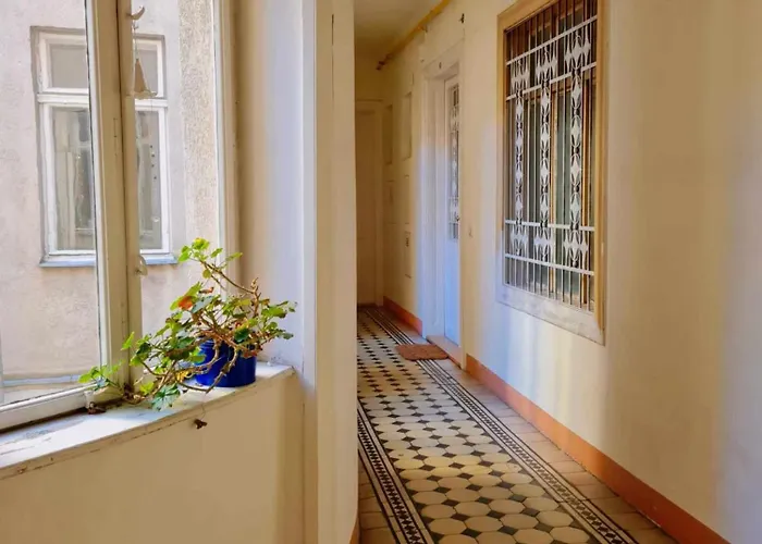And Round 3 Minutes To Shopping Center And Schoenbrunn Palace Apartamento Viena